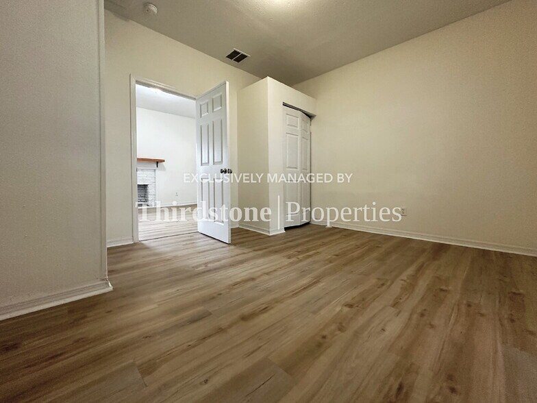 Building Photo - 672 Chestnut St