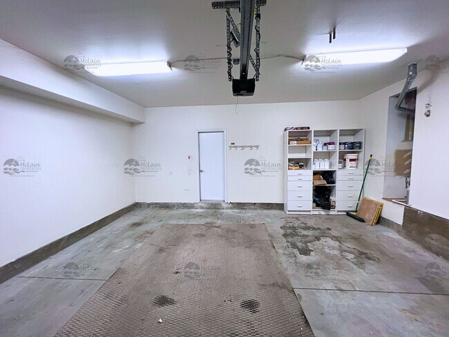 Building Photo - End unit 4 Bedroom House Available Now in ...