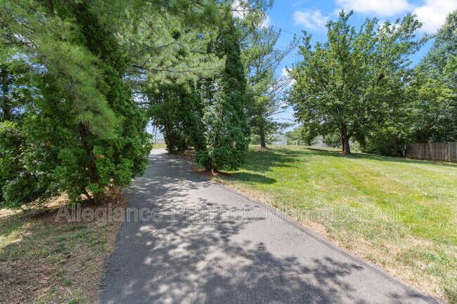 Building Photo - 8073 Morning Meadow Ct
