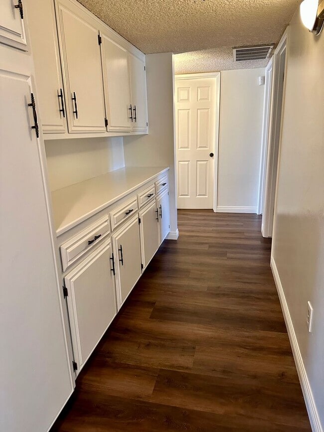 Building Photo - Haggin Oaks Cul De Sac Beauty! Best Schools and Shopping! 3Bed 2Bath $2,750Rent $2,750Deposit App...