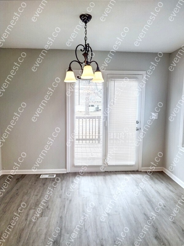 Building Photo - 210 Brookview Dr