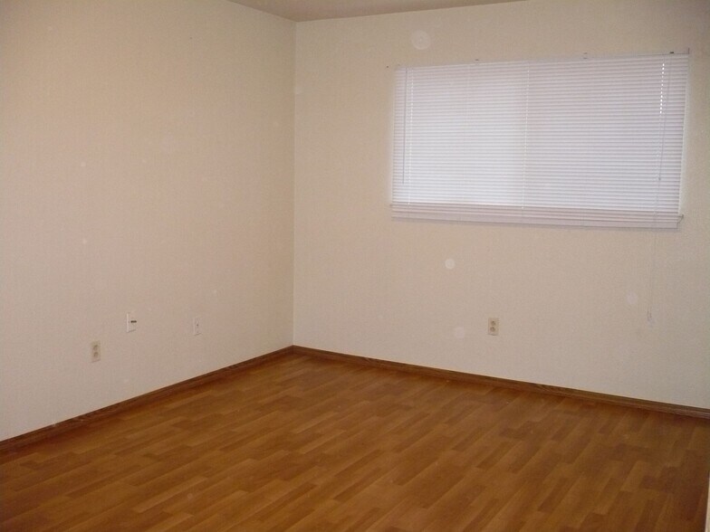 Building Photo - 301 Louisiana St