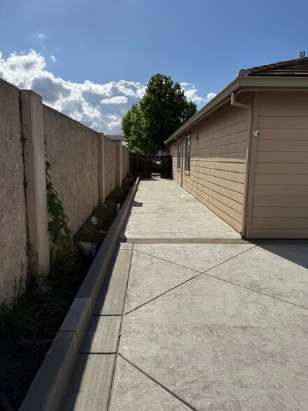 Building Photo - 34 Puffin Cir