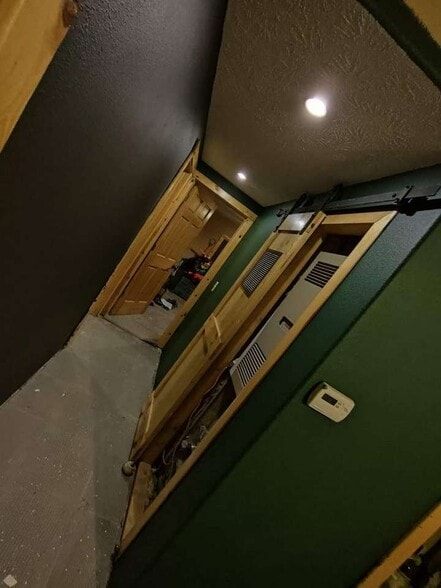 Building Photo - 412 N Edwards St