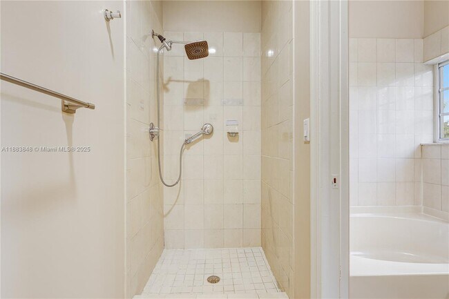 Building Photo - 7627 E Stonecreek Cir