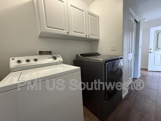 Building Photo - 1720 Central Ave