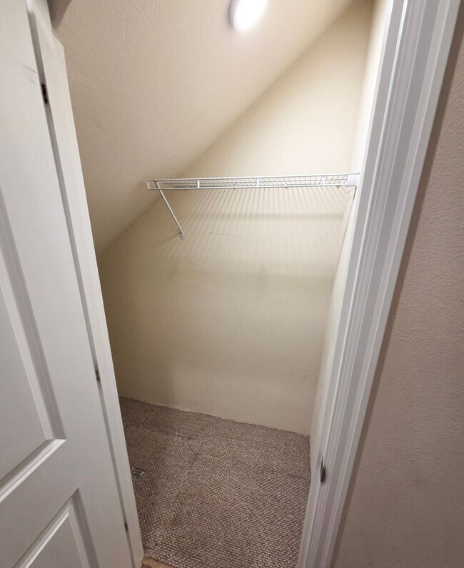 Building Photo - 5725 Karen Lynn Loop S