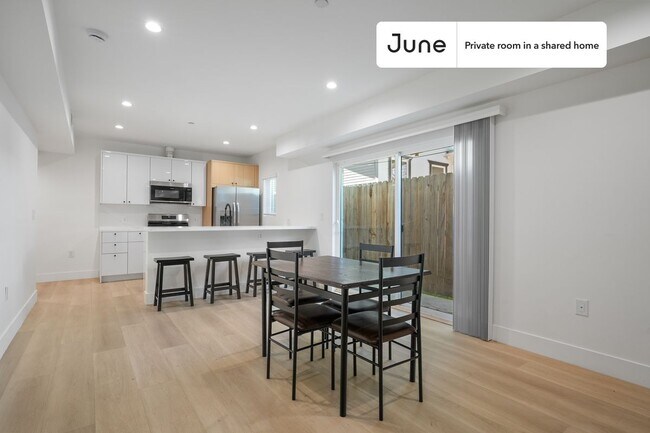 Building Photo - Room in Shared 3 bed/2 bath home