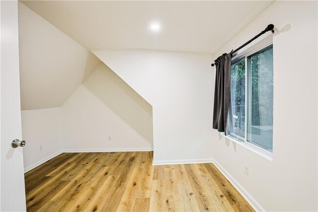 Building Photo - 1170 Niles Ave NW