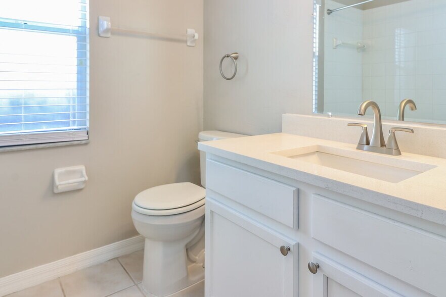 Building Photo - 25802 Bloomsbury Ct