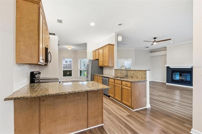 Building Photo - 7 Deerwood St