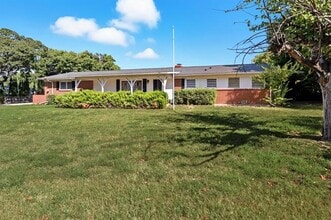 Building Photo - 8008 Llano Ave