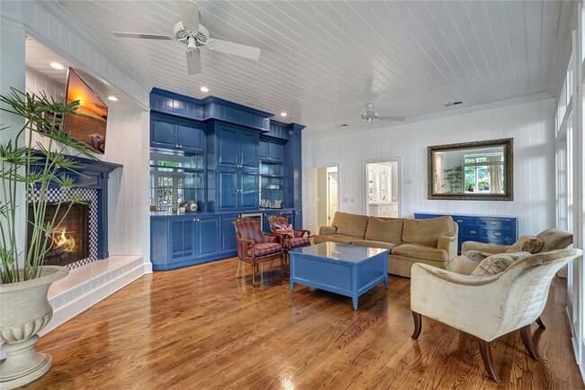 Building Photo - 6220 Bayshore Blvd