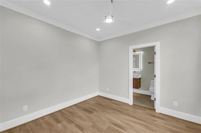 Building Photo - 602 W 28th St