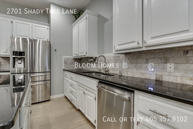 Building Photo - 2701 Shady Tree Ln