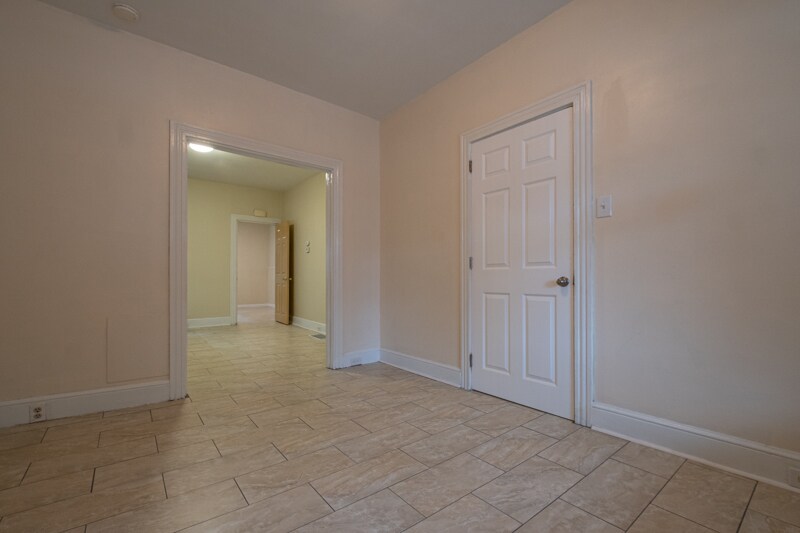 Building Photo - 438 Nevin St