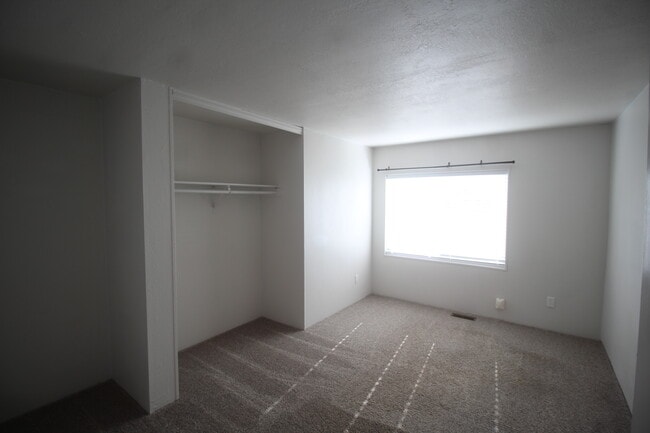 Building Photo - 5778 Stratton Ln