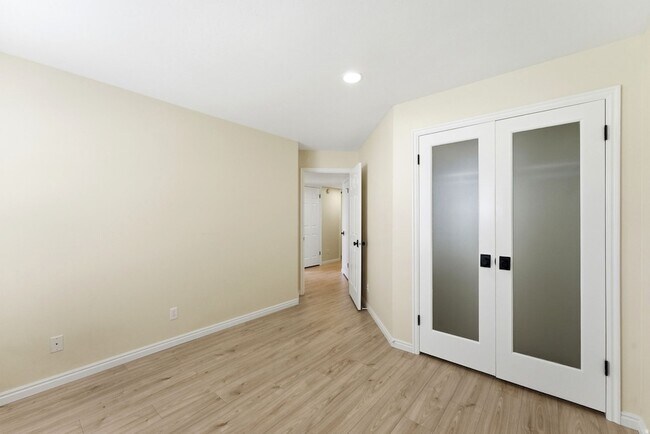 Building Photo - 1041 W Grindelwald Ct