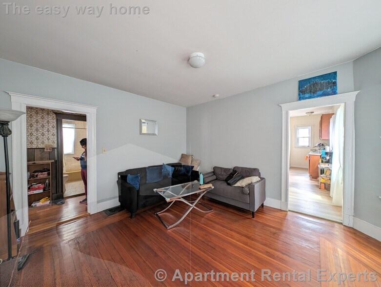 Building Photo - 35 Pearson Rd