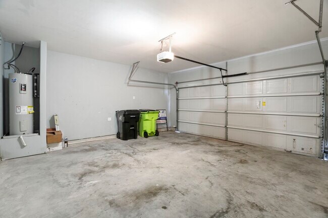 Building Photo - 914 Canyon Hill Ln