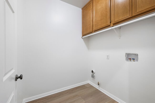 Building Photo - 19 Vinca Ct