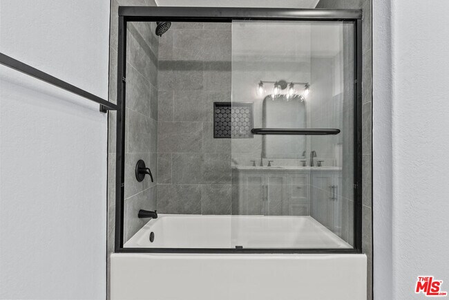 Building Photo - 18812 Vista Del Canon