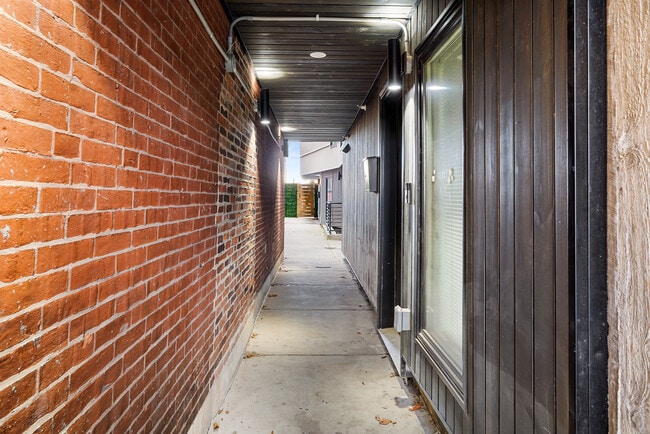 Building Photo - 933 N 29th St