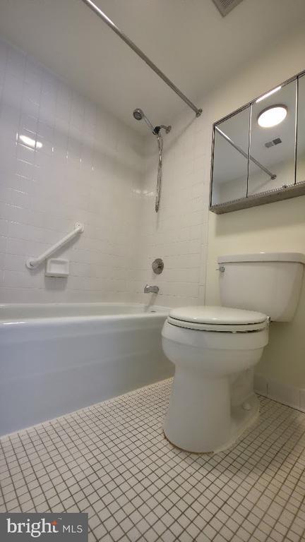 Building Photo - 4960 Sentinel Dr