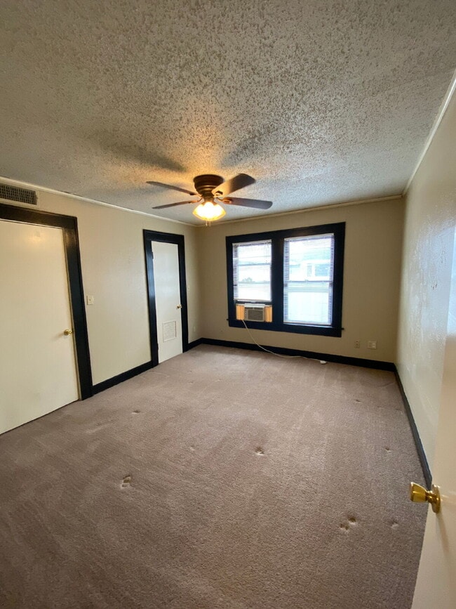 Building Photo - Cute Home Near Stumpy Hamilton Park