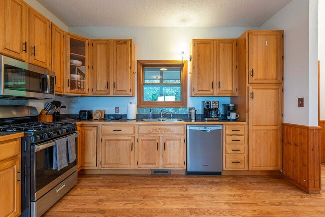 Building Photo - 36 Randall Dr