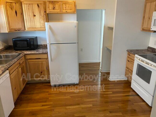 Building Photo - 1222 Logan Ave