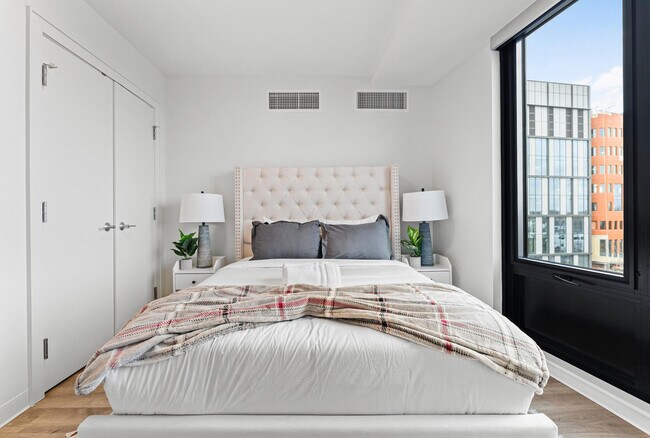 Building Photo - 284 Western Ave