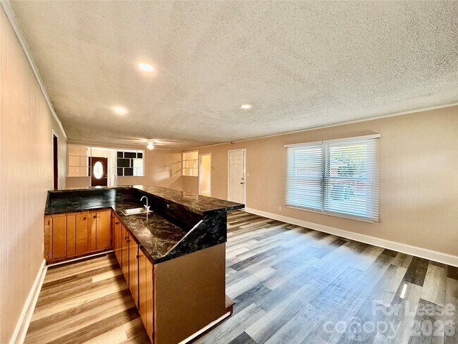 Building Photo - 3132 Dawnshire Ave