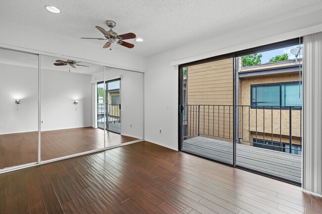 Building Photo - Stylish Pasadena Townhome: 2 Bedrooms, Upd...