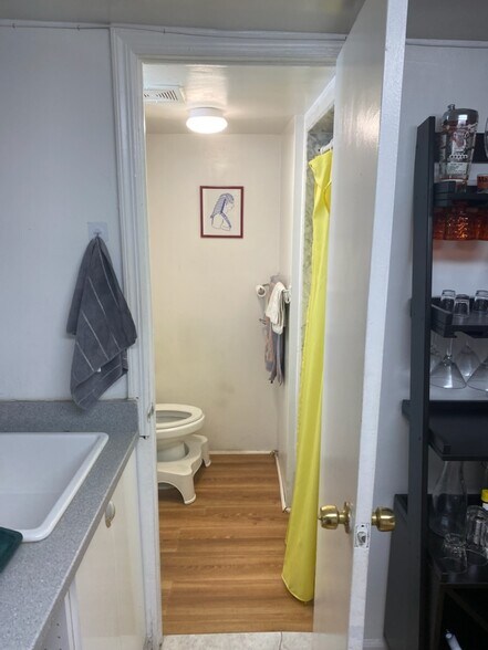 Bathroom - 587 Lorimer St