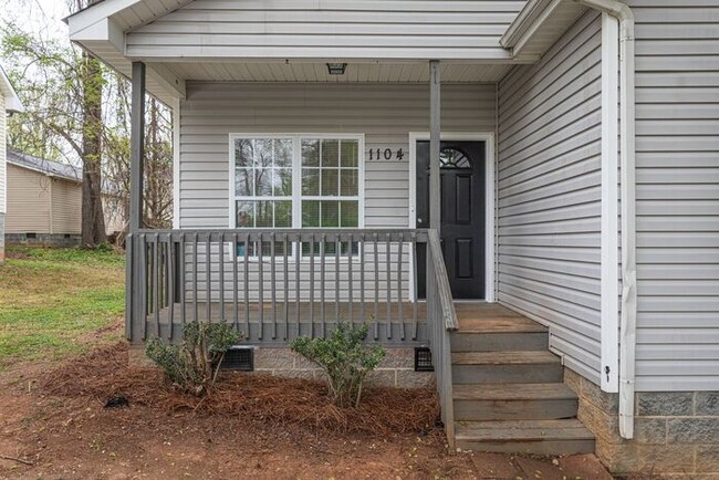 Building Photo - Like New Home off Freeman Mill. Just Paint...