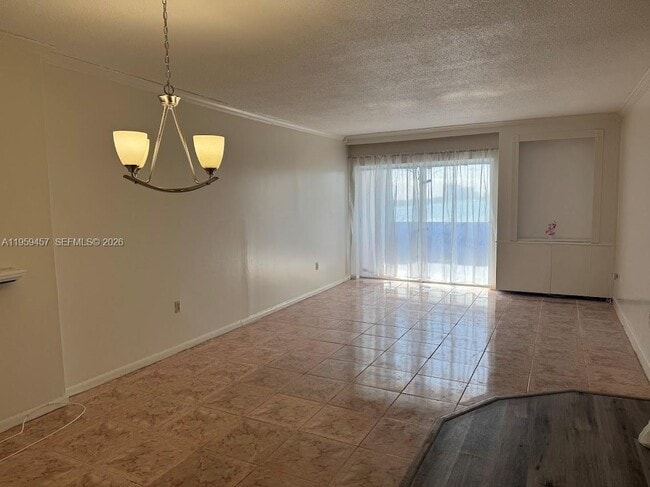 Building Photo - 400 Kings Point Dr