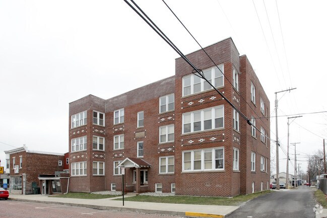 Building Photo - Saran Apartments