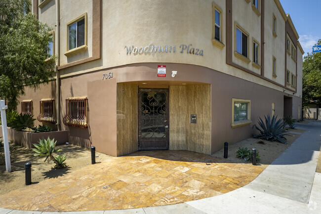 7061 Woodman Ave - Woodman Plaza