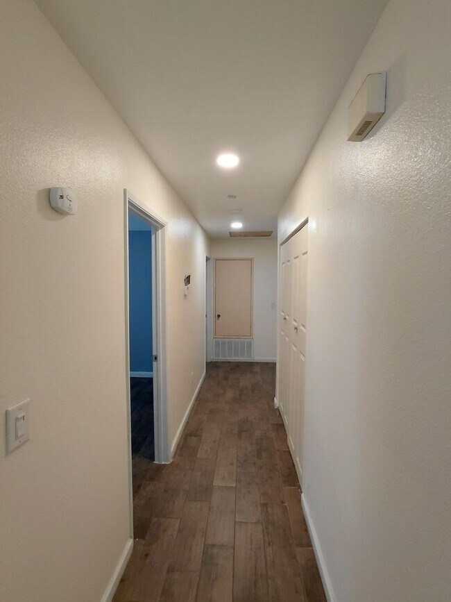 Building Photo - Modern Comfort Meets Family-Friendly Living in a Great Neighborhood