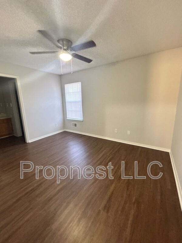 Building Photo - 801 Barrington Woods Cove