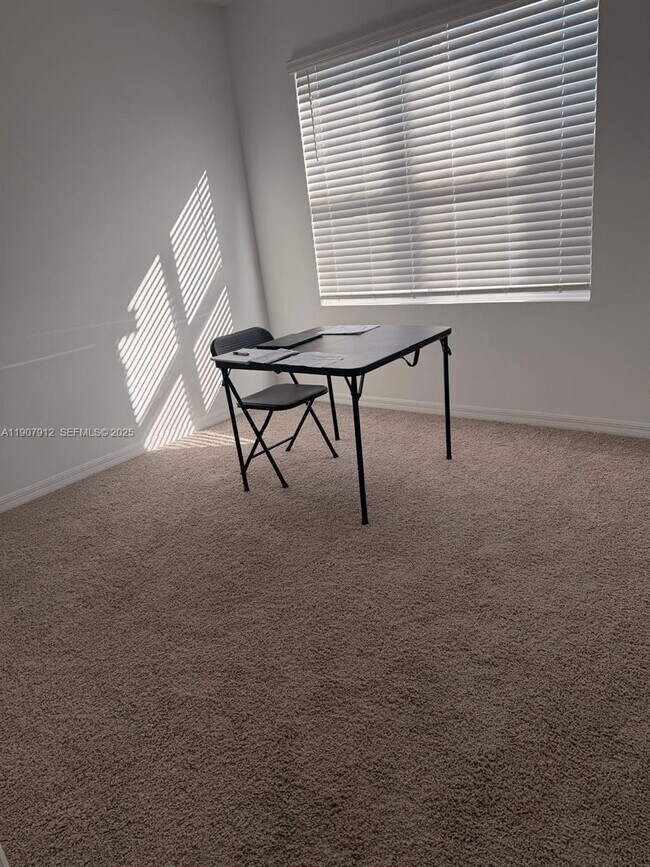 Building Photo - 632 Taylor Grvs St