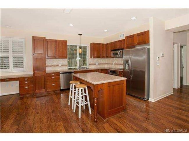 Building Photo - Stunning 3-Bedroom/3-Bathroom in Sunny Ewa...