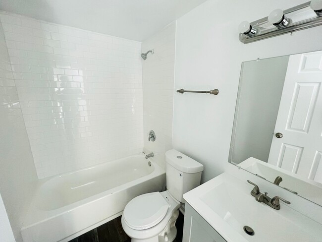 Building Photo - 1217 N 44th St