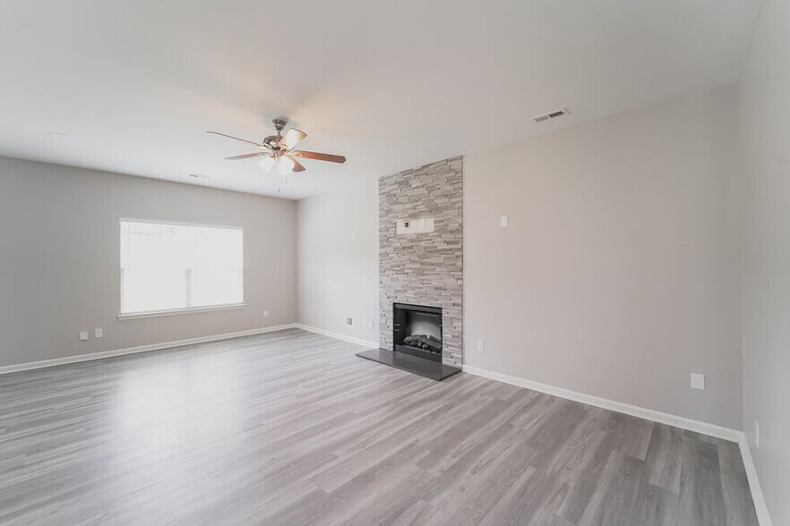 Building Photo - 802 Wesley Alan Ln