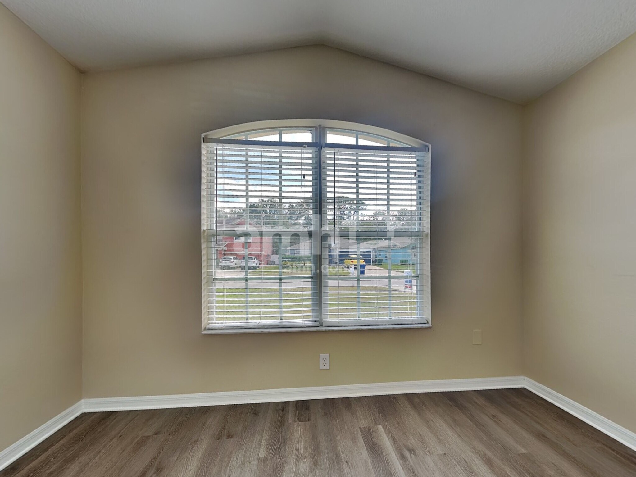 Building Photo - 27437 Sugar Loaf Dr