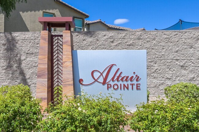 Building Photo - NW!! Solar!!  Gated!!  Bed and bath downst...