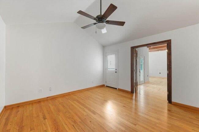 Building Photo - Modern and Sleek Three Bedroom Townhome!