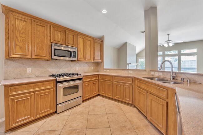 Building Photo - 871 Falling Springs Ln