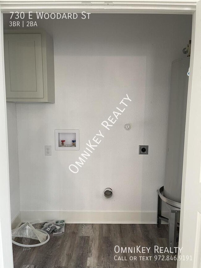 Building Photo - 730 E Woodard St